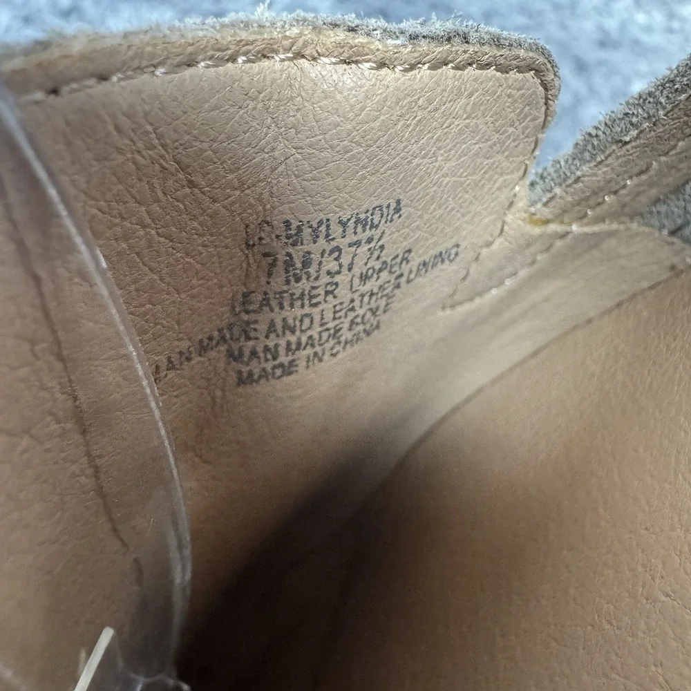 Lucky Brand used minimal